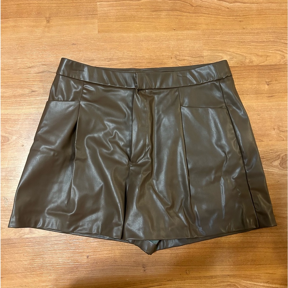 Brown leather Zara shorts. Size XL. Worn twice. Has hanger markings on waistline